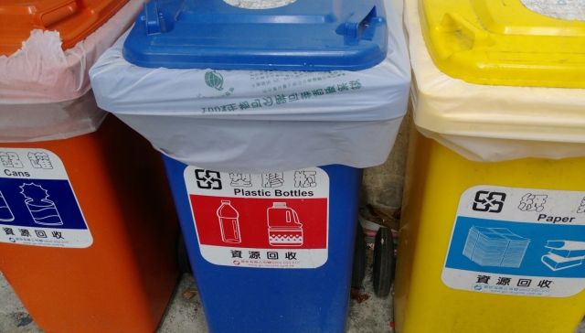 公部門全面使用透明垃圾袋，落實垃圾分類