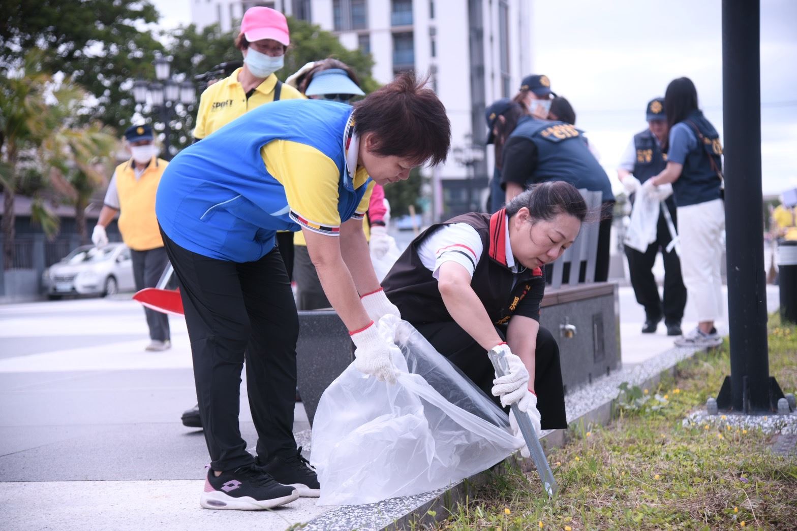 親近、清淨、美花蓮  超過500環保志工熱情掃街、淨灘